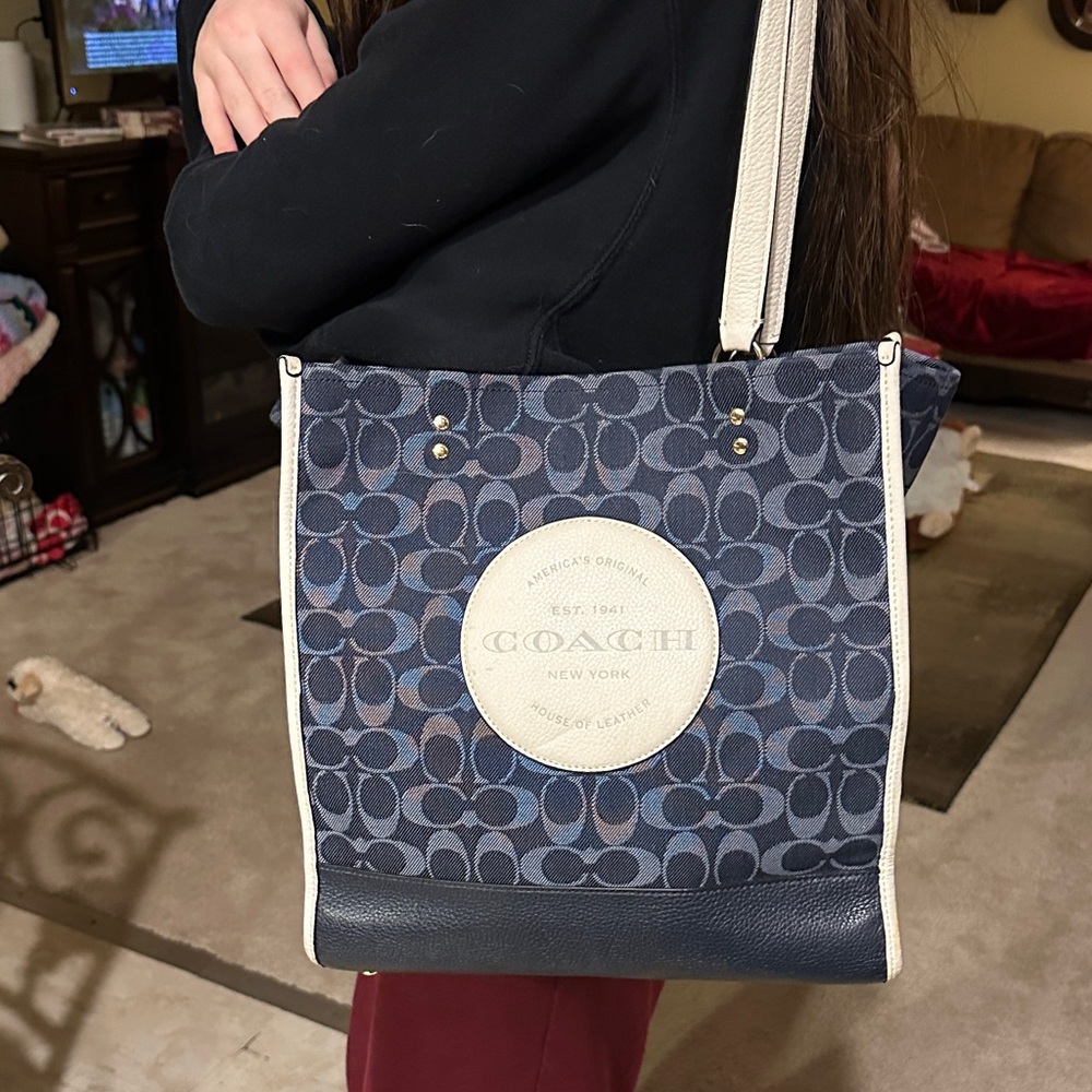 Coach Tall Dempsey Carryall Signature Navy and Cream Tote - Picture 8 of 11